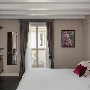 https://santarella-guest-house.italymilanhotels.net